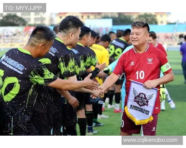 超可爱的足球明星们在绿茵场上展现魅力与风采的精彩瞬间